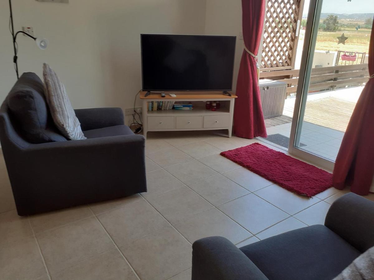 Beautiful 2-Bed House In Mandria Paphos Villa Eksteriør billede