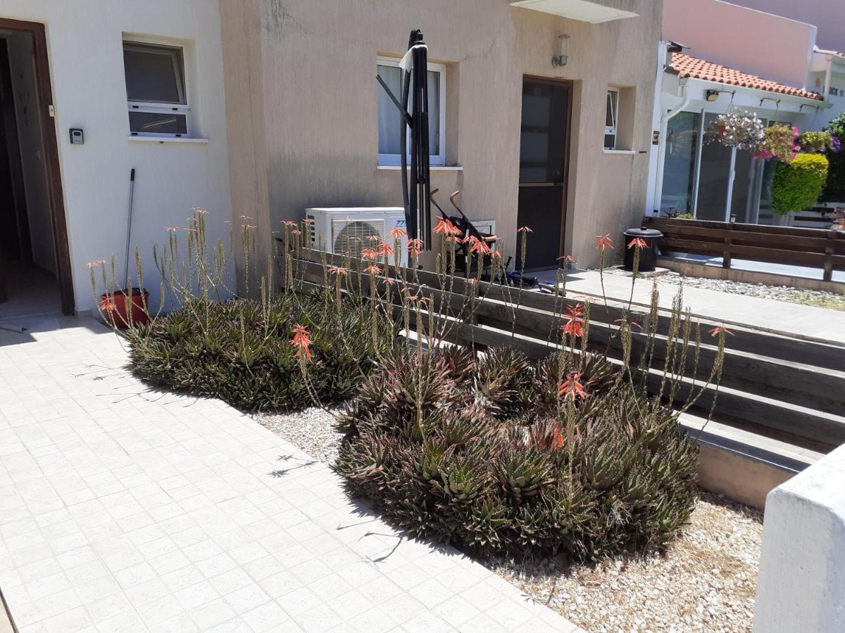 Beautiful 2-Bed House In Mandria Paphos Villa Eksteriør billede