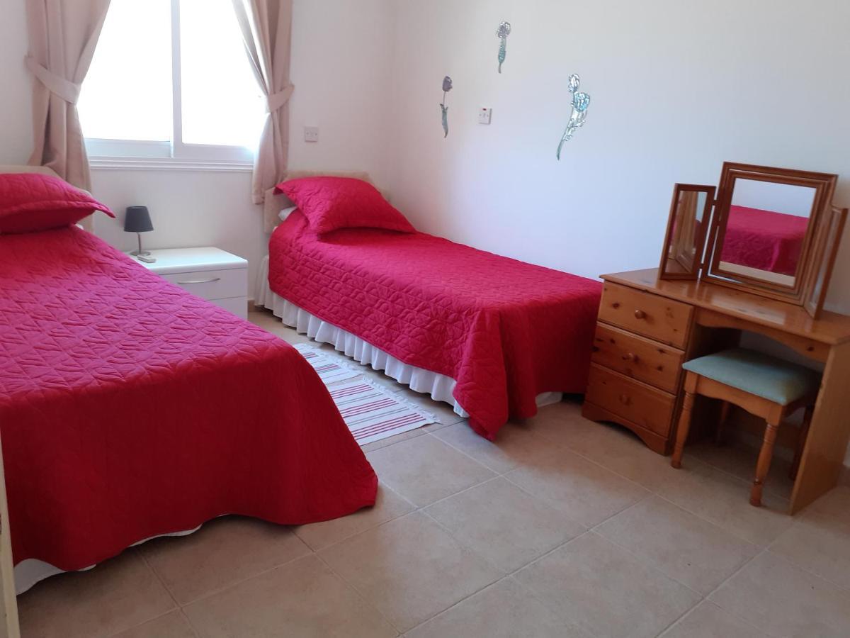 Beautiful 2-Bed House In Mandria Paphos Villa Eksteriør billede