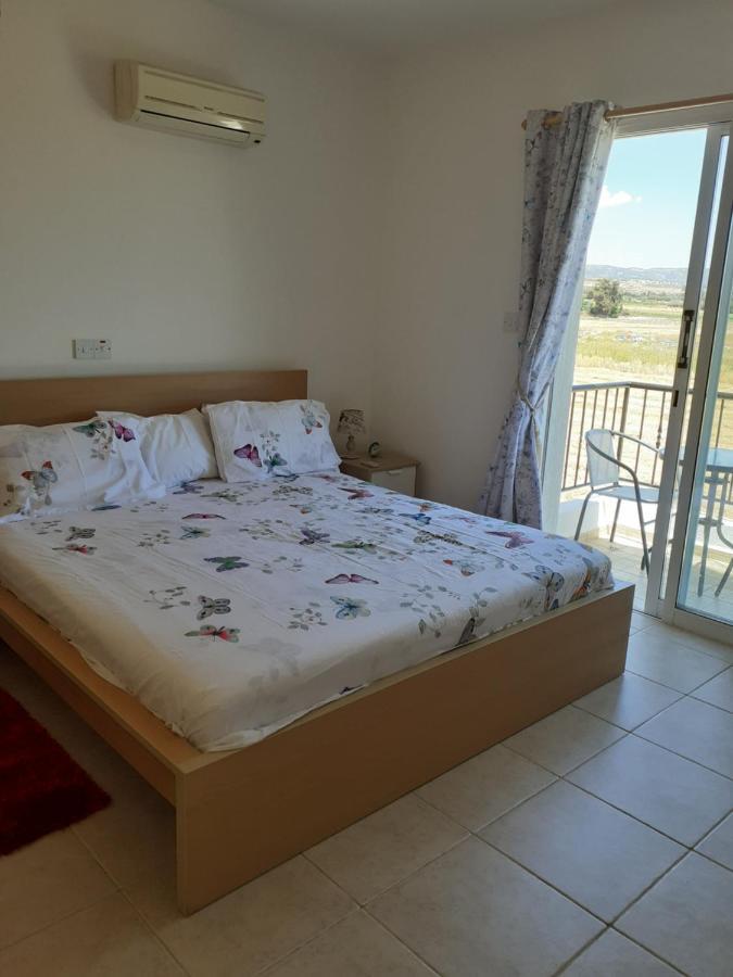 Beautiful 2-Bed House In Mandria Paphos Villa Eksteriør billede